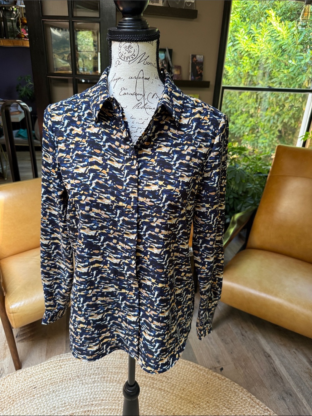 Carmen Marc Valvo Navy, Cream & Tan Abstract Print Button-Down Shirt
